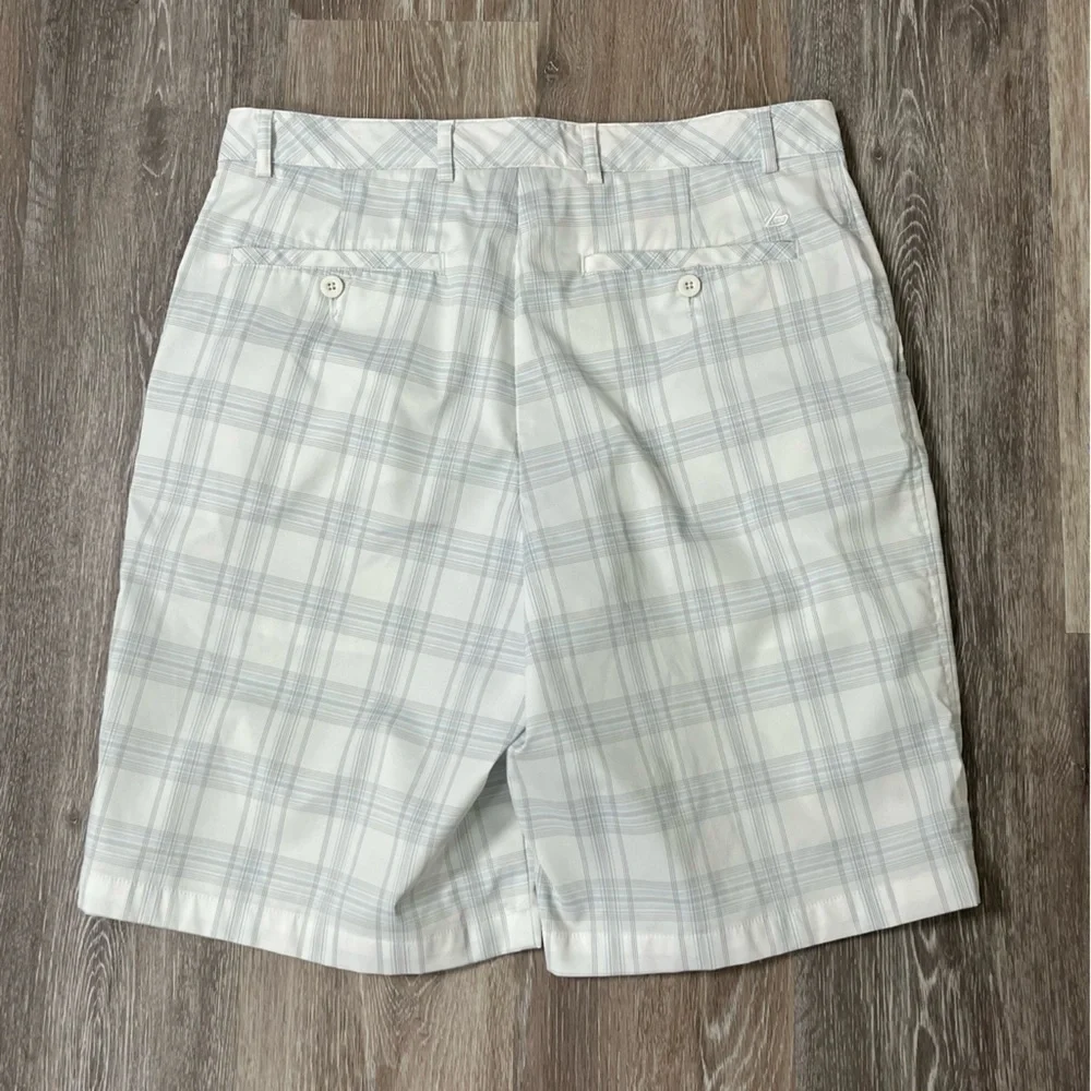 Bolle tech men’s plaid golf shorts, size 34.